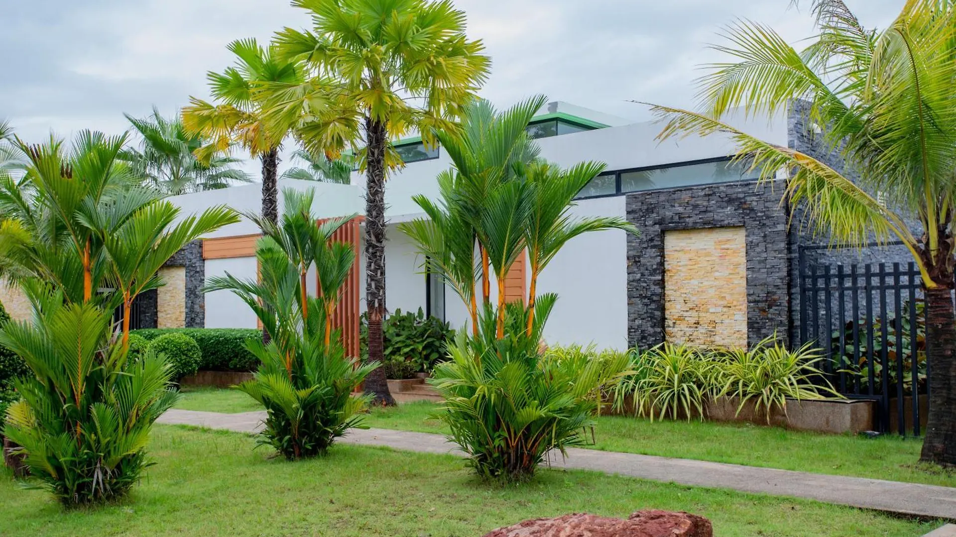 Wonderland Suites And Resort Preăh Sihanŭk 5*,
